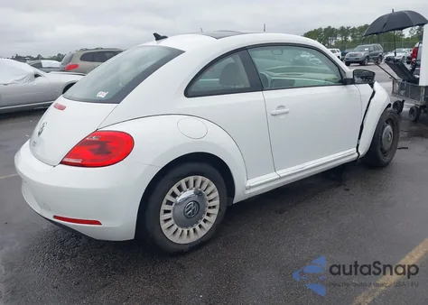 2015 Volkswagen Beetle 1.8T из США, поврежденный, VIN 3VWJ17AT1FM636805